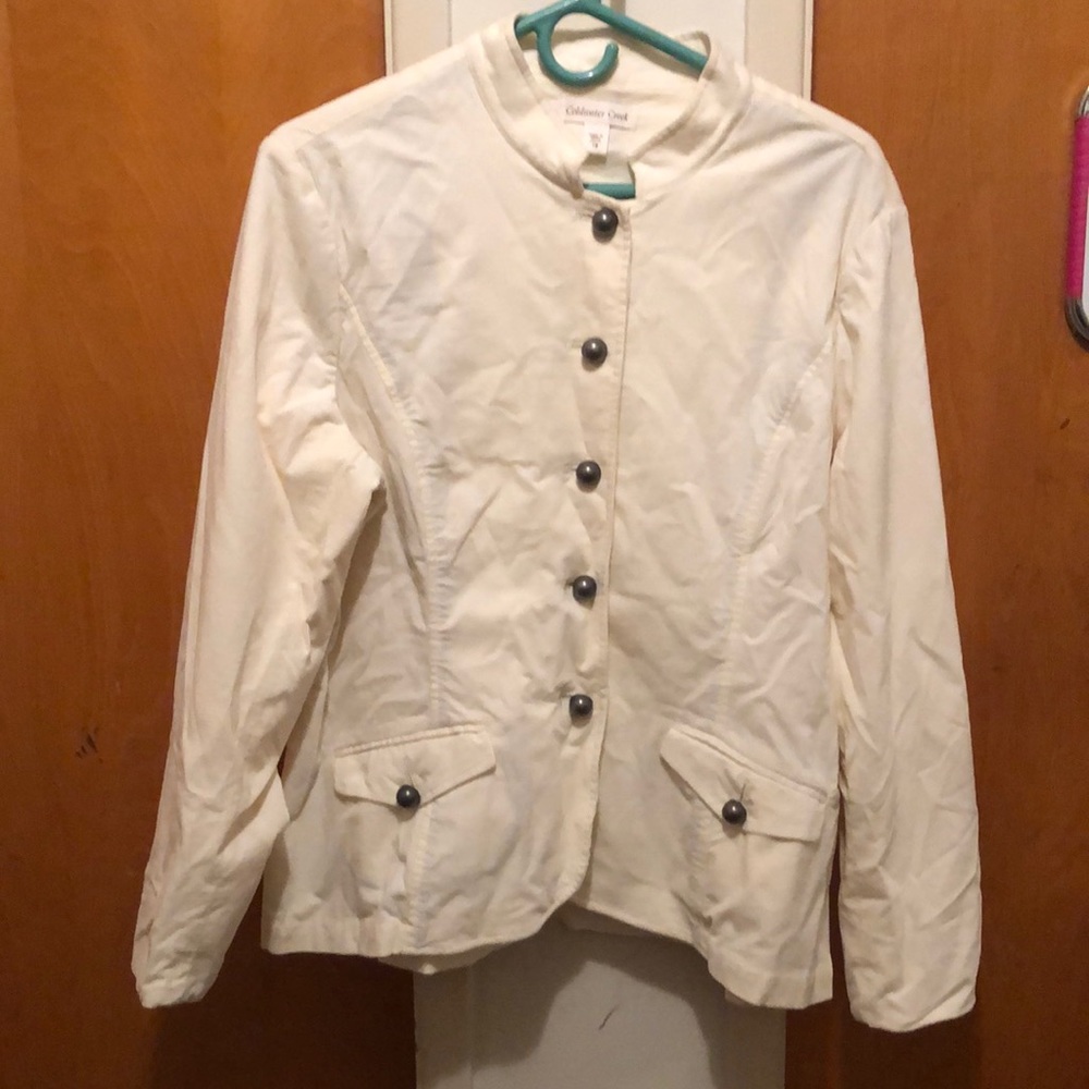 Ladies Ivory Corduroy Jacket with Pockets and Lined Sleeves.